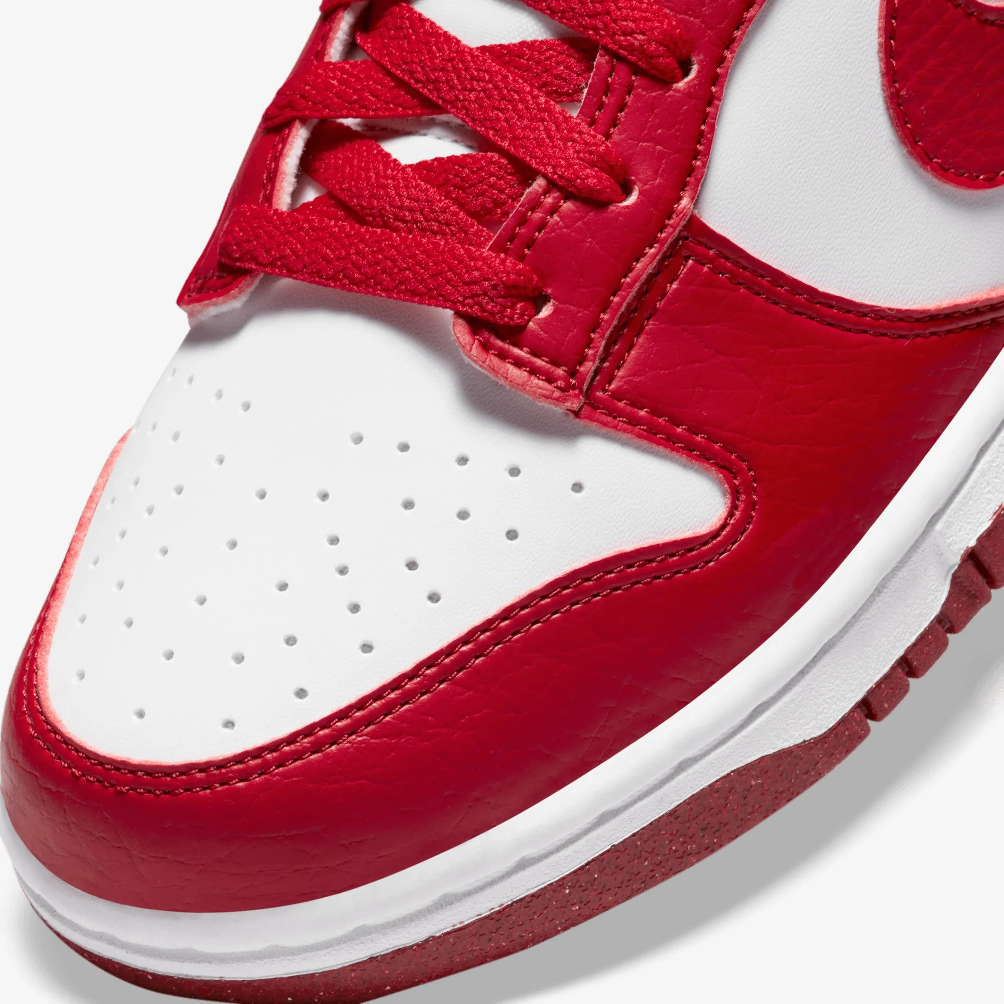 Nike | DUNK LOW NEXT NATURE  { WHITE/GYM RED